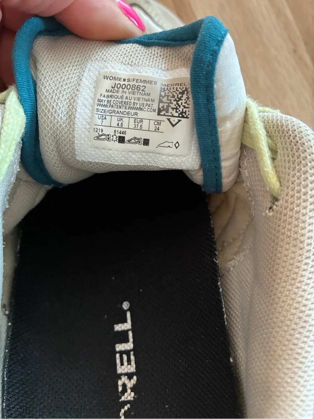 Merrell Kids Beige and Teal Lace-Up Sneakers with Yellow Laces
